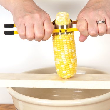 Corn cob stripper electric