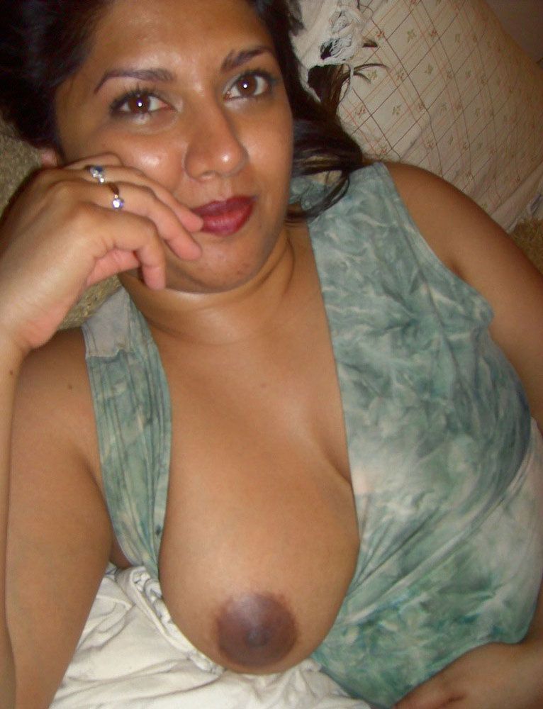 Grasshopper reccomend Busty indian aunty