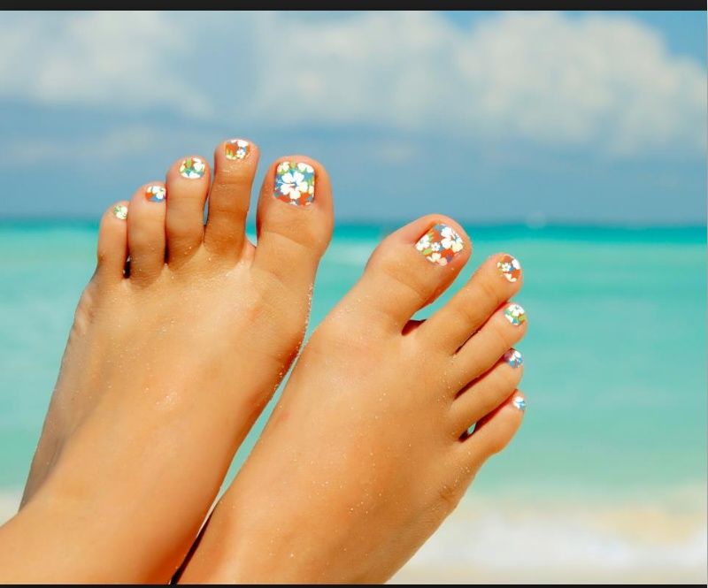 Foot fetish on the beach