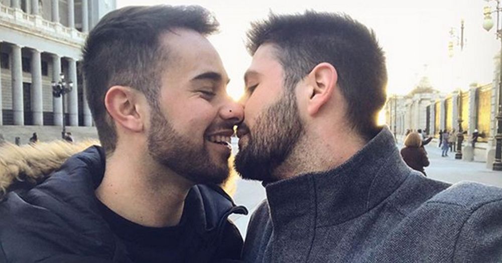 Cirrus reccomend Gay facial kissing
