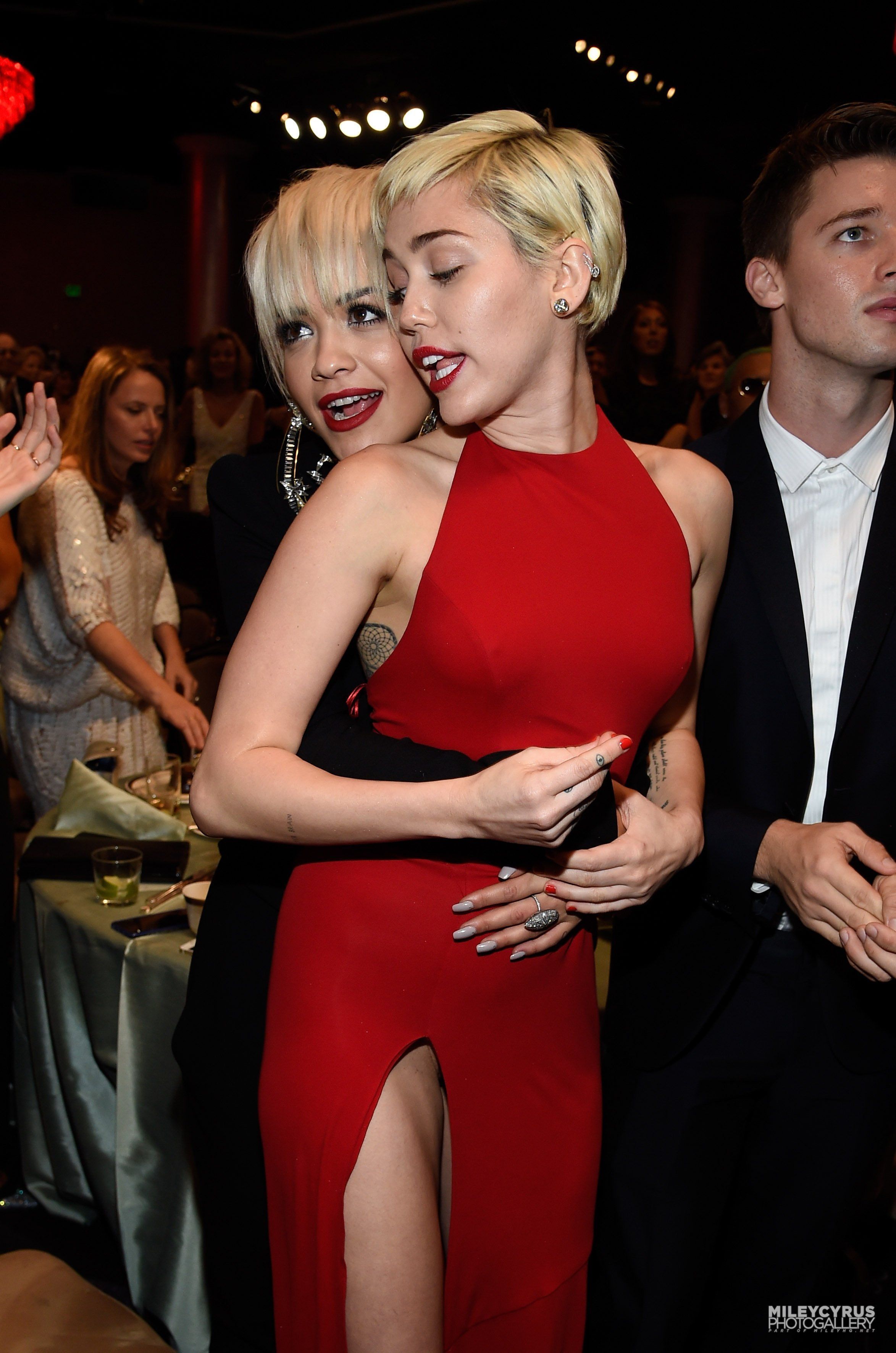 Opaline reccomend Miley cyrus upskirts picture